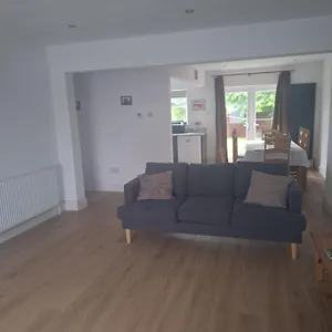 - 3 Bedroom, Parking, Disneyplus Holiday home Cheltenham