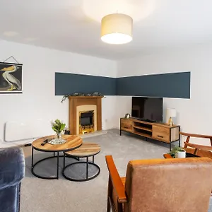 Stylish 3bed House Near Airport Apartment Edinburgh